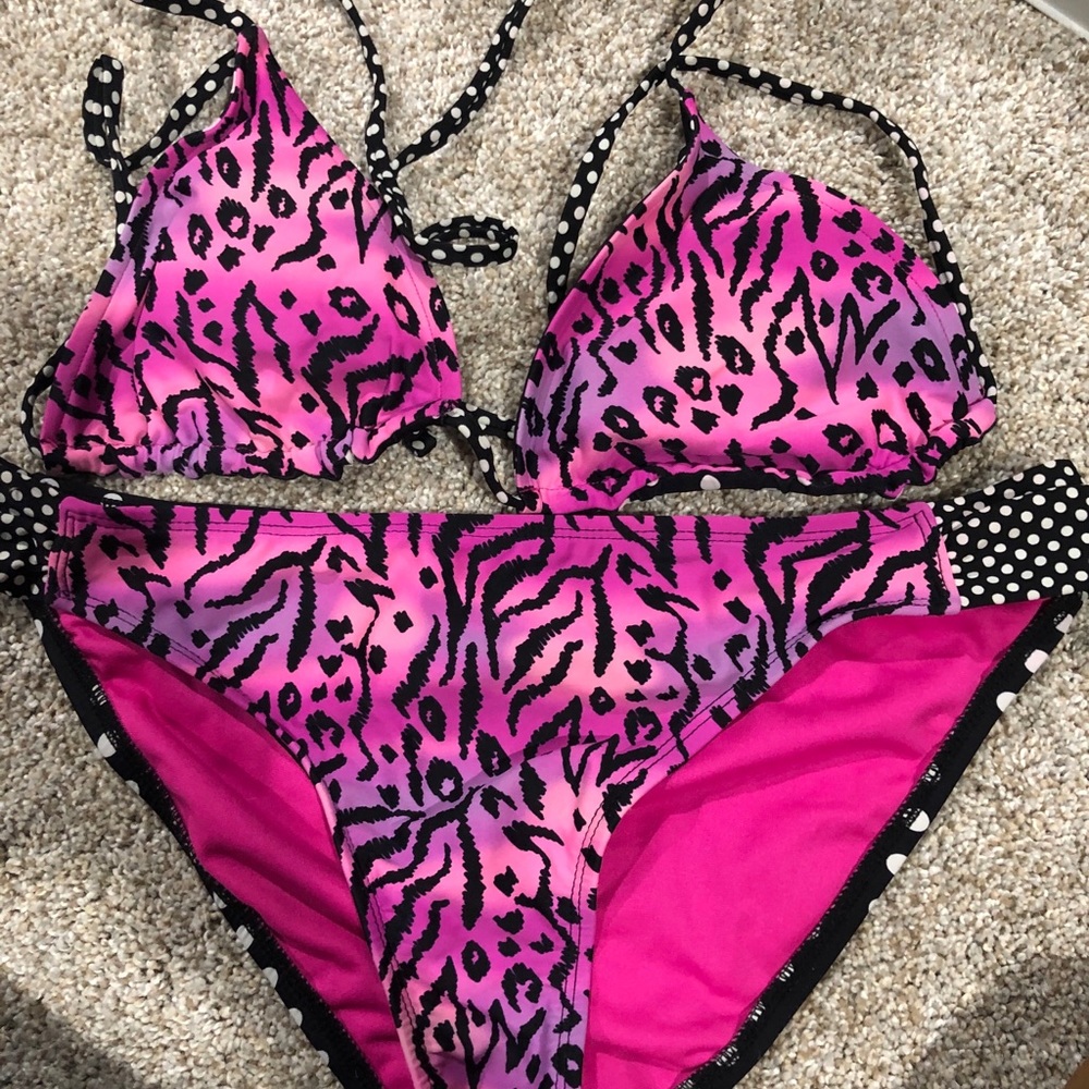 Bikinis - Picture 4 of 5